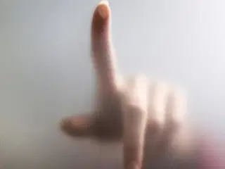 Glasdekoreringsfolie med luftkanaler - Sandblæst/etset glas look - Lys model