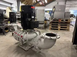 Stor Grundfos centrifugalpumpe