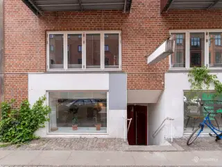 Velbeliggende kælderbutik på det centrale Nørrebro