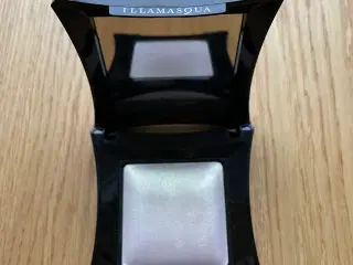 Illamasqua highlighter 