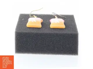Øreringe med slikdesign (str. 1,5 x 2 cm)