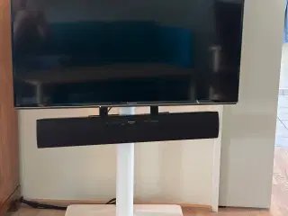 Fjernsyn med soundbar sælges
