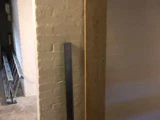 Vindueskarm i travertin