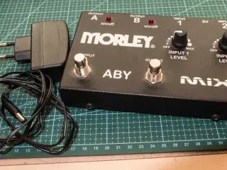 Morley ABY-Mix-Switcher-Pedal m. strømadaptor.