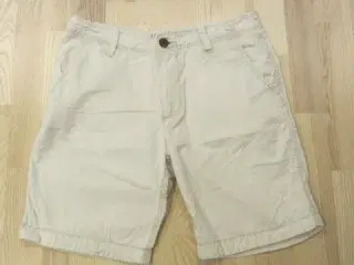 Str. 31, hvide shorts