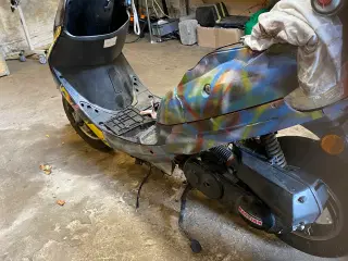 Reparationscooter og knallerter og have redskaber
