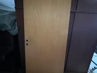 Gamle døre. Mål på billede. Træ.