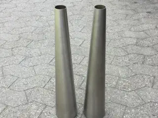 2 høje flotte metalvaser