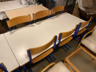 2 Spiseborde med 7 stole