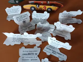 Små reklamebiler af papir