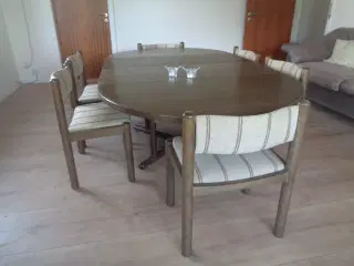 Spisebord og 6 stole