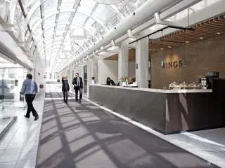 Højloftet og flot istandsat lejemål i B!NGS