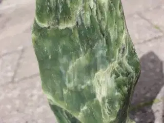 Nephrit Jade viewing stone / Suseki