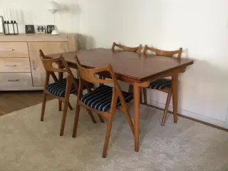 Særdeles velholdt spisestuesæt Hans J. Wegner