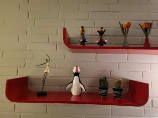 Rød hylde