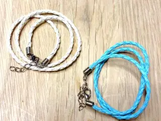 Halskæder i lyse farver - hvid og turkis