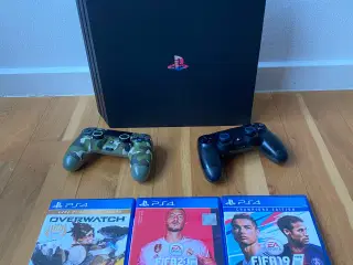 PS4 Pro 1TB – 2 controllere + 3 spil, flot stand