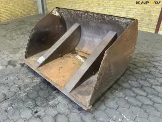 - - - Skovl med tip