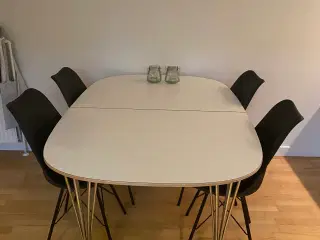 Spisebord + 4 Klarup stole