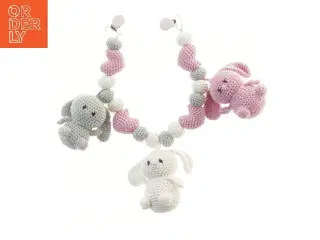 Hæklet barnevognskæde med kaniner (str. 57 cm)