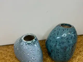 2 moonstone earthenware vaser