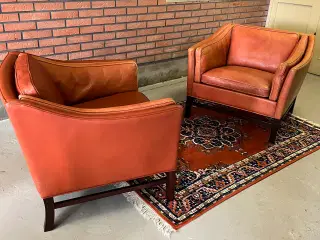 To flotte lænestole i læder