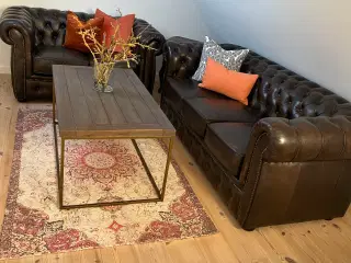Sofaer Chesterfield stue incl bord og tæppe 