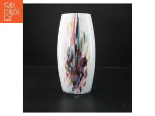 Høj vase med farverig dekoration (str. 25 cm)