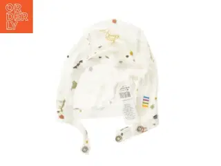 Hvid hue/babyhjelm med dyremotiv fra Joha (str. 37 cm)