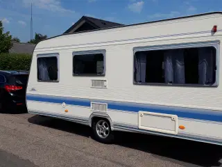 Adria Unica 502 UP. Totalvægt 1200 kg.