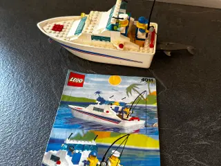 LEGO System 4011 Cabin Cruiser