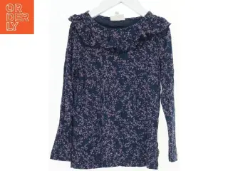 Langærmet bluse med mønster fra Pomp de Lux (str. 104)