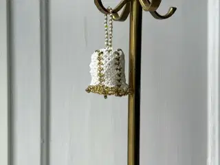 Perlesyet klokke, hvid og guld