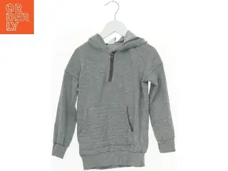 Grå hættetrøje fra VRS (str. 122)