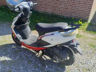 VGA explore 30 knallert 