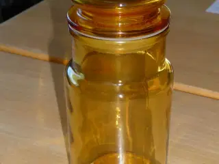gul glas krukke med låg