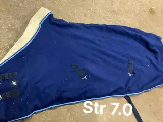Fleece tæppe med flot kant str hest 