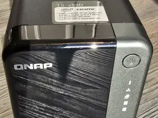 QNAP TS-253D NAS (8GB RAM) og 2 x 14 TB WD diske