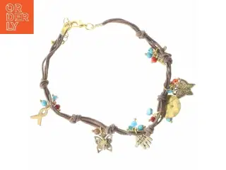 Armbånd med vedhæng og små perler (str. 30 cm)