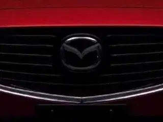 Mazda6 2015-2017 signatur LEDlys under Chrome gril