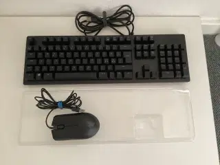 Gaming tastatur Huntsman og SteelSeries headset