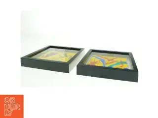 Abstrakte malerier i sorte rammer fra IKEA (str. 25x25 cm)