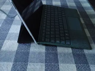 Microsoft Surface Pro 7 