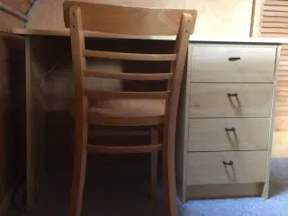 Computer/skrivebord med stol