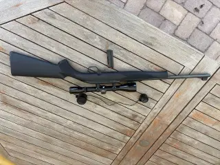 Salonriffel, halvautomatisk kal. 22 m/Bushnell 4X