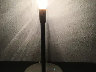  Bordlampe, Rustfri stål  med et flot lys