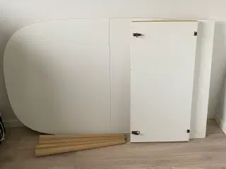 Spisebord med seks stole