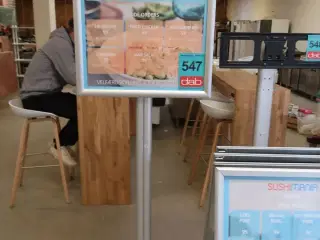 Dobb. Skilt med klikrammer