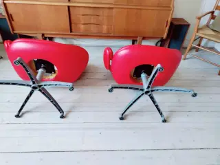 2 super flotte lounge stole i fed rød farve 