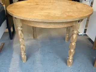 Møbler i syret eg købes. 